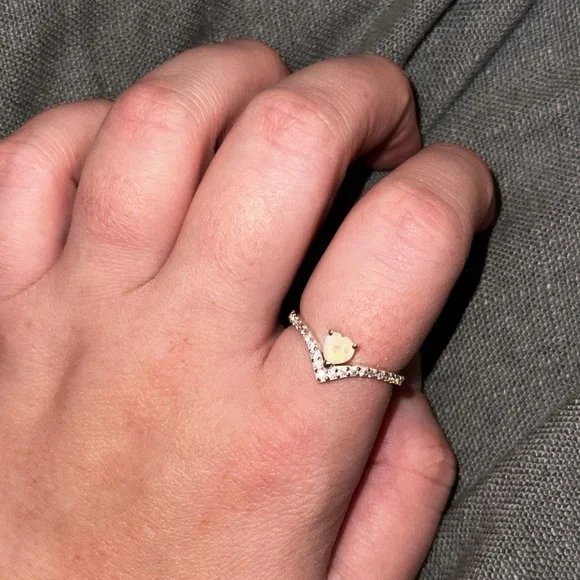 Gorgeous Moonstone Ring 🩵 - Picture 3 of 7